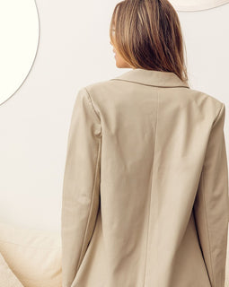 This stunning blazer is on trend and comes in a gorgeous oatmeal color