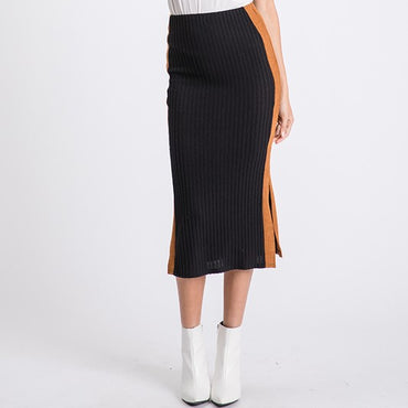 Skirt with sport stripe down the seam